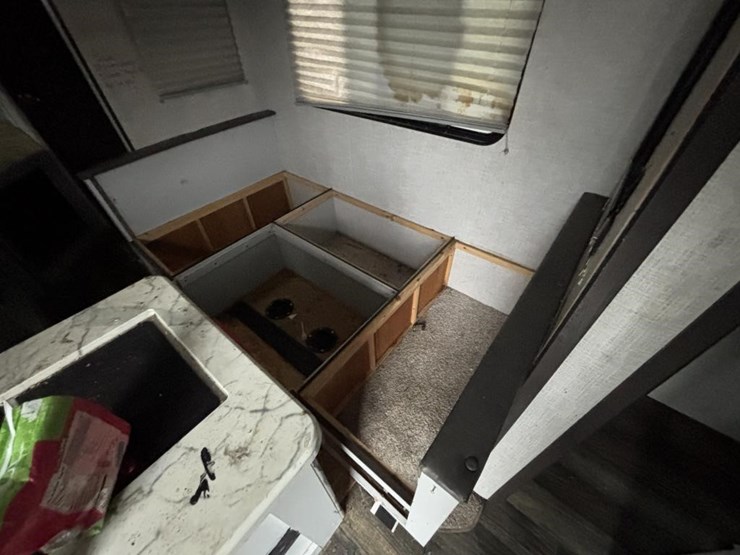 2020-bullet-bl243bhsw20-travel-trailer-image-28