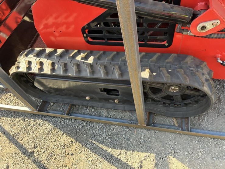 2026-agt-lrt23-skid-steer-loader-image-6