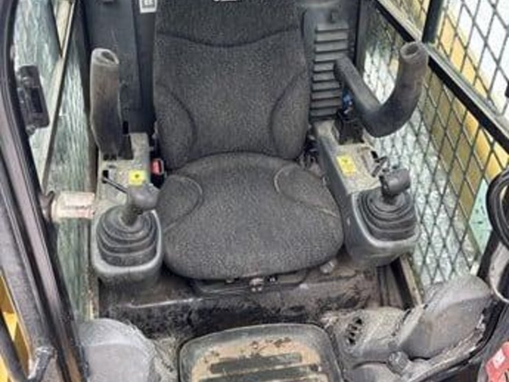 2017-caterpillar-299d-image-10