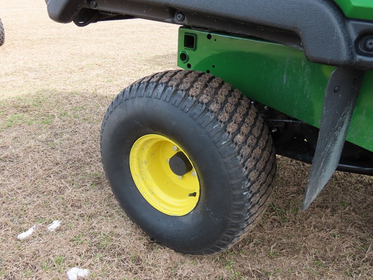 2024-john-deere-gator-image-4