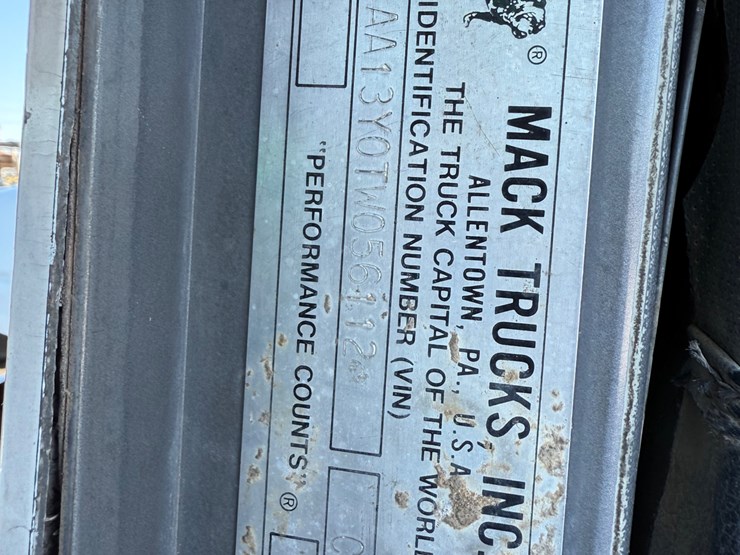 1996-mack-ch613-image-49