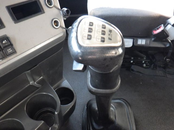 2020-freightliner-cascadia-126-image-15