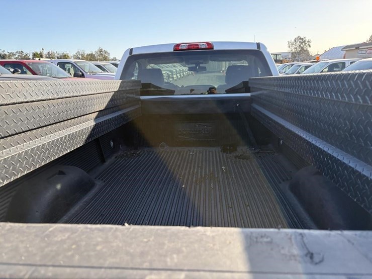 2018-chevrolet-silverado-1500-image-23