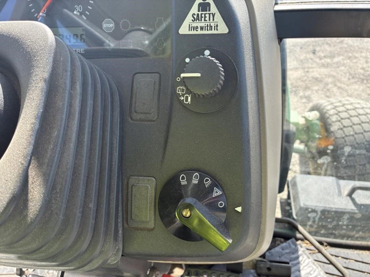 2011-john-deere-5.5-image-18