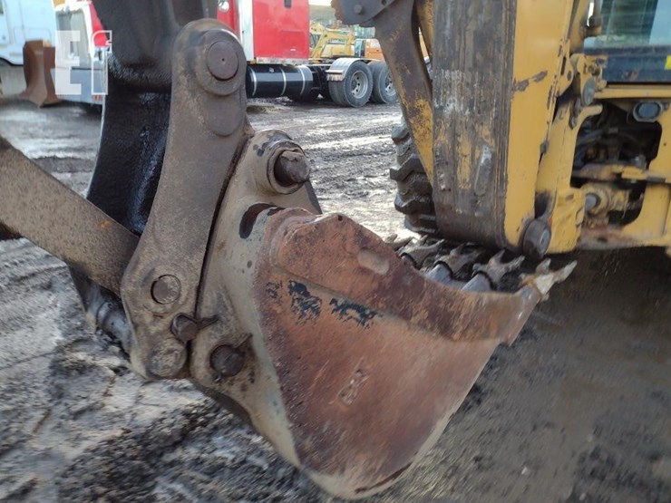 2005-caterpillar-420d-image-32