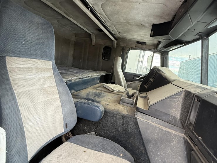 1983-freightliner-800-coe-image-17