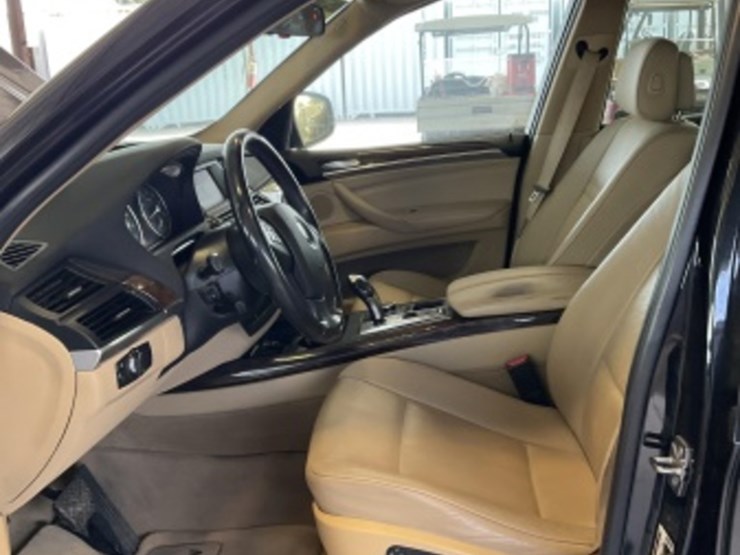 2010-bmw-x5-image-21