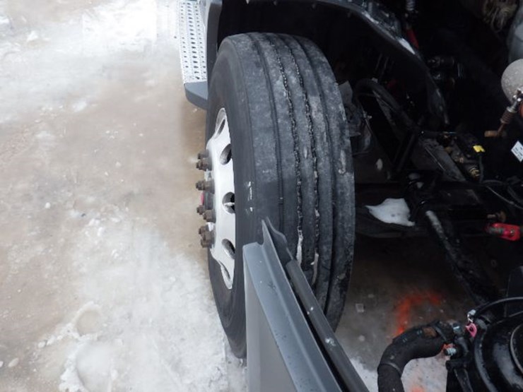 2019-freightliner-cascadia-126-image-23