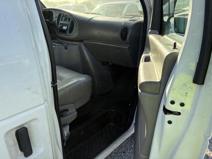 2001-ford-e250-image-10