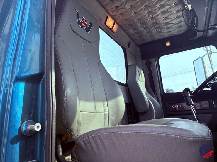 2021-western-star-4900ex-image-85
