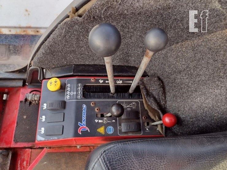 ventrac-3400l-lawn-mower-w/blade-&-broom-image-9