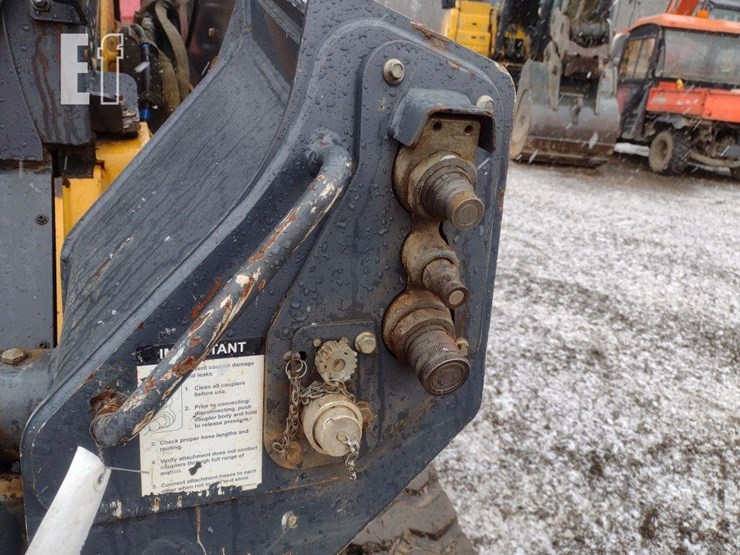 2021-deere-331g-image-15