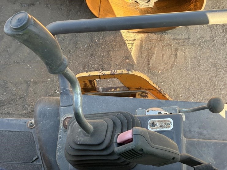 2018-volvo-dd25b-image-15