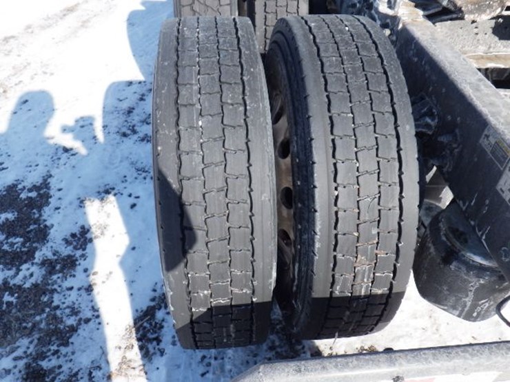 2023-peterbilt-579-image-16