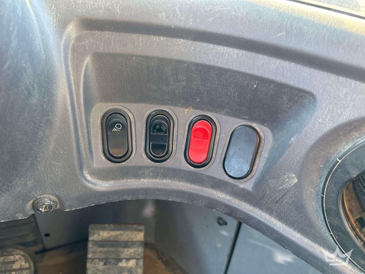 2013-komatsu-wa320-image-14