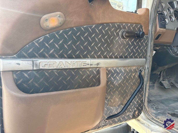 2017-mack-granite-gu713-image-44