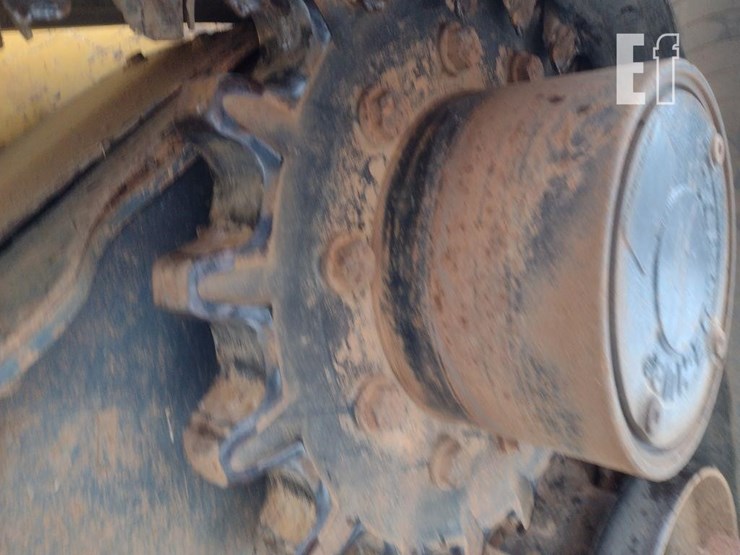 2021-deere-331g-image-21