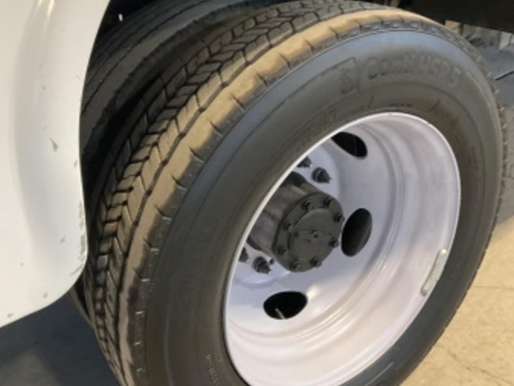 2017-ford-f550-image-8