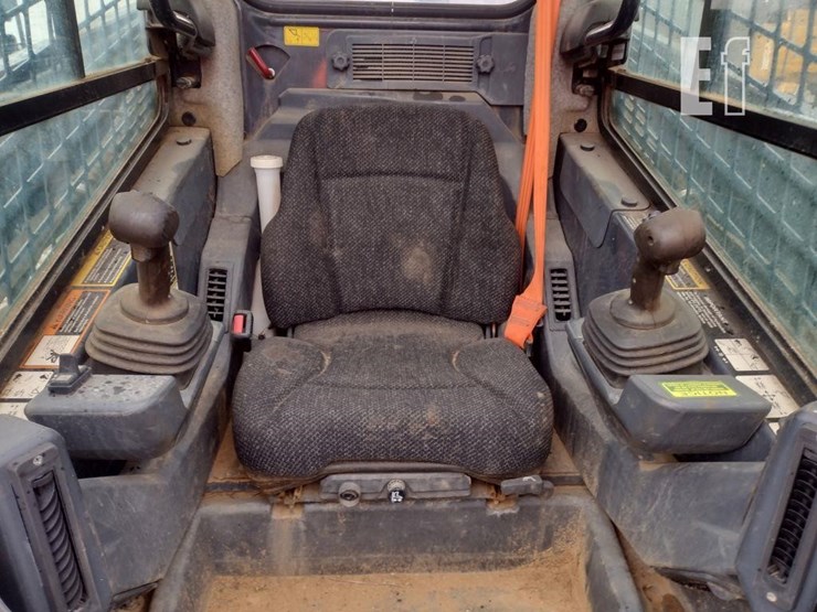 2021-deere-331g-image-11