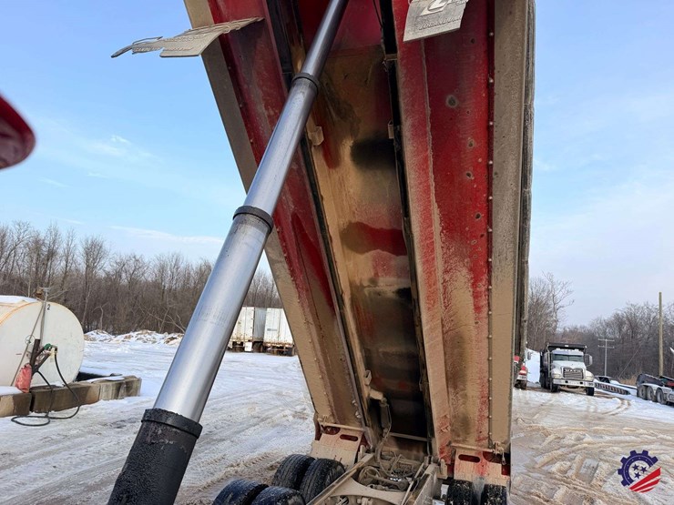 2018-mack-granite-gu713-image-68