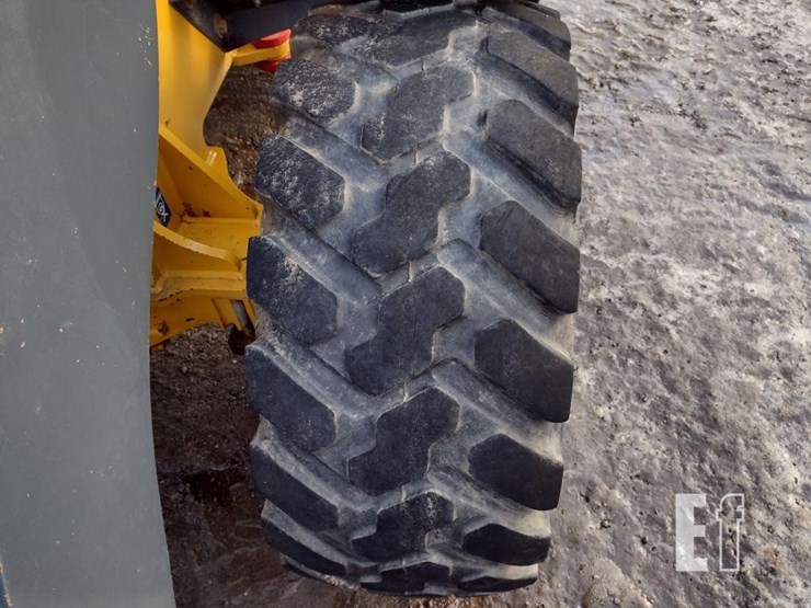 2021-deere-304l-image-18