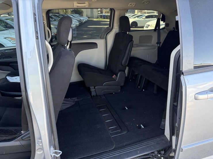 2014-dodge-grand-caravan-image-17