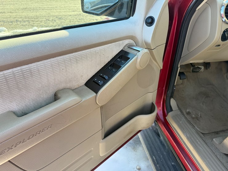 2008-ford-explorer-image-30