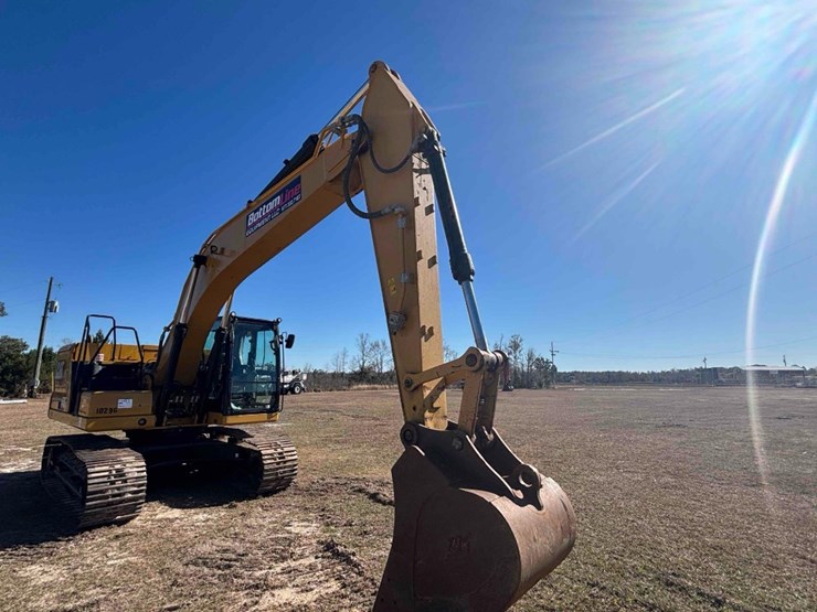 2020-caterpillar-320-image-6