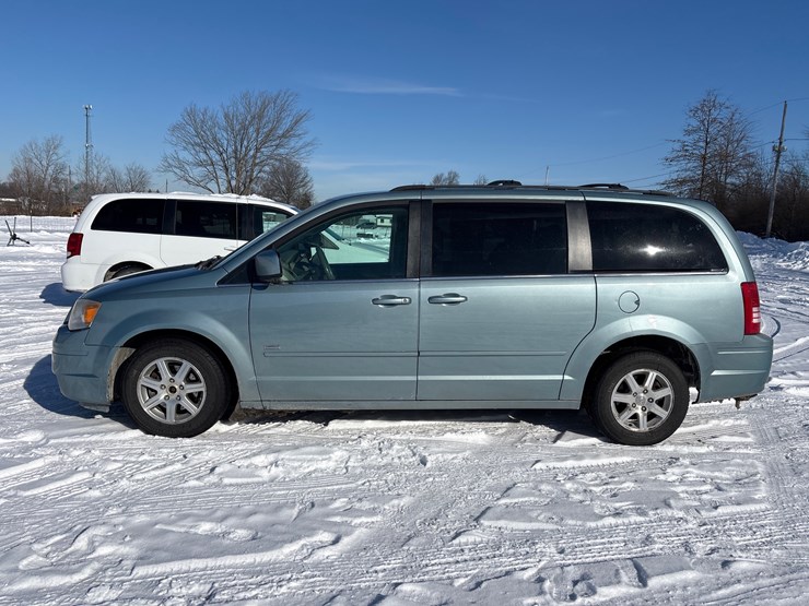 2008-chrysler-town-&-country-image-8
