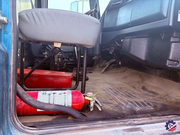 2021-western-star-4900ex-image-88