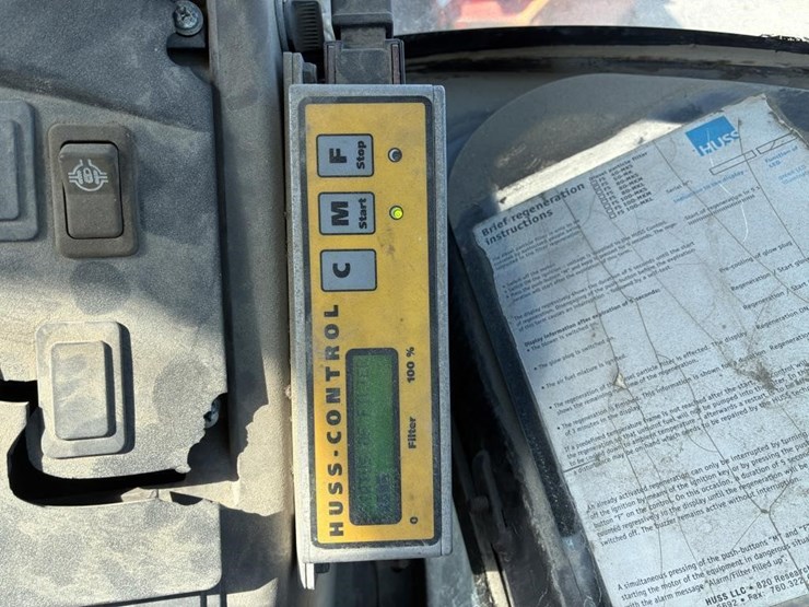 2009-case-570m-xt-image-32