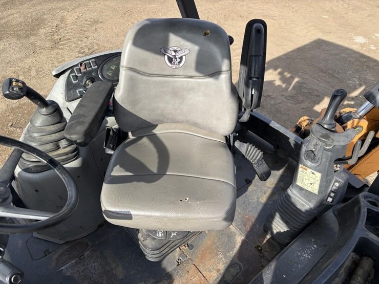 2018-case-580sn-image-11