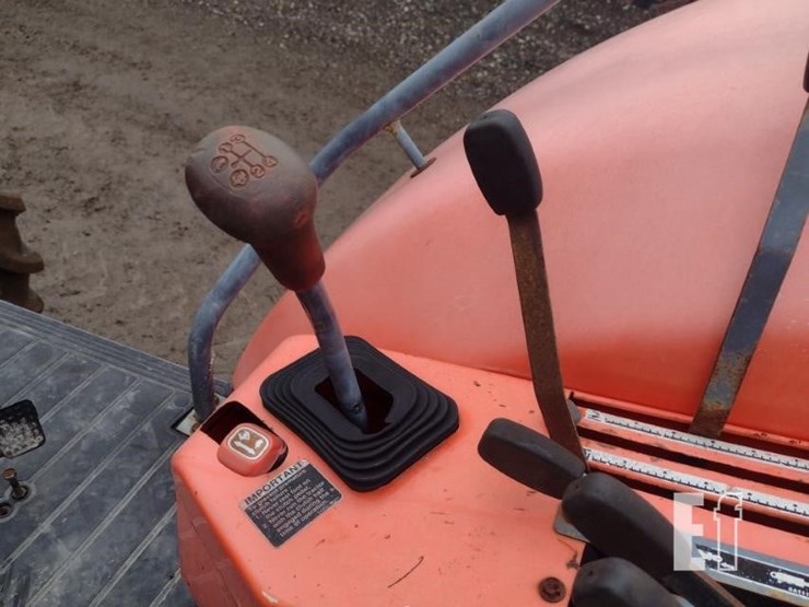 10-kubota-m108-tractor-image-10