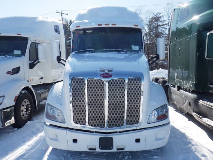 2021-peterbilt-579-image-3