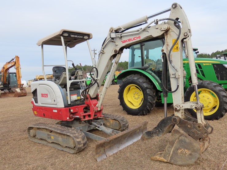 2020-takeuchi-tb225-image-2