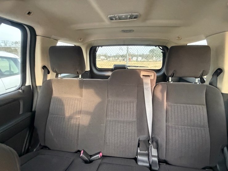 2011-ford-explorer-image-37