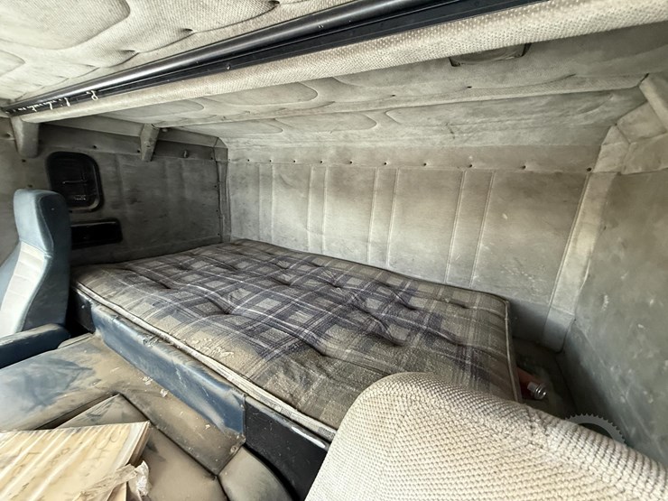 1983-freightliner-800-coe-image-21