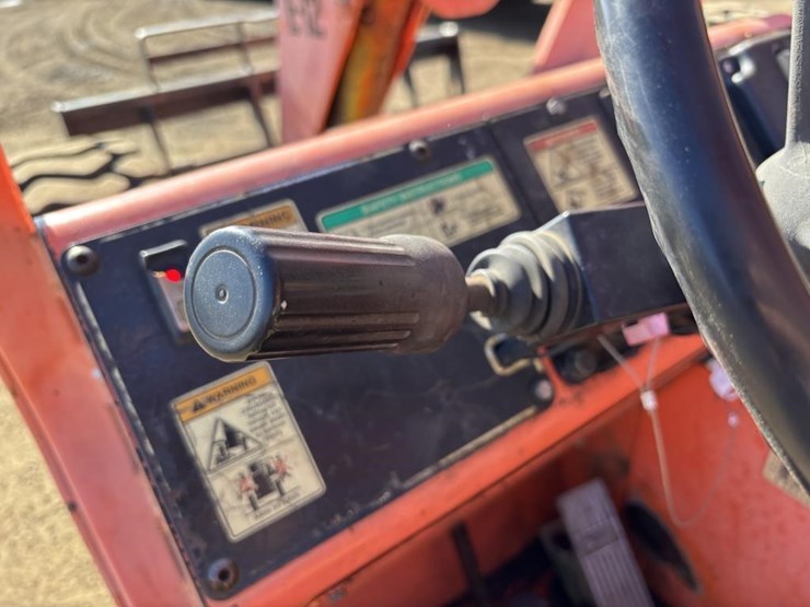 2005-jlg-8042-image-27