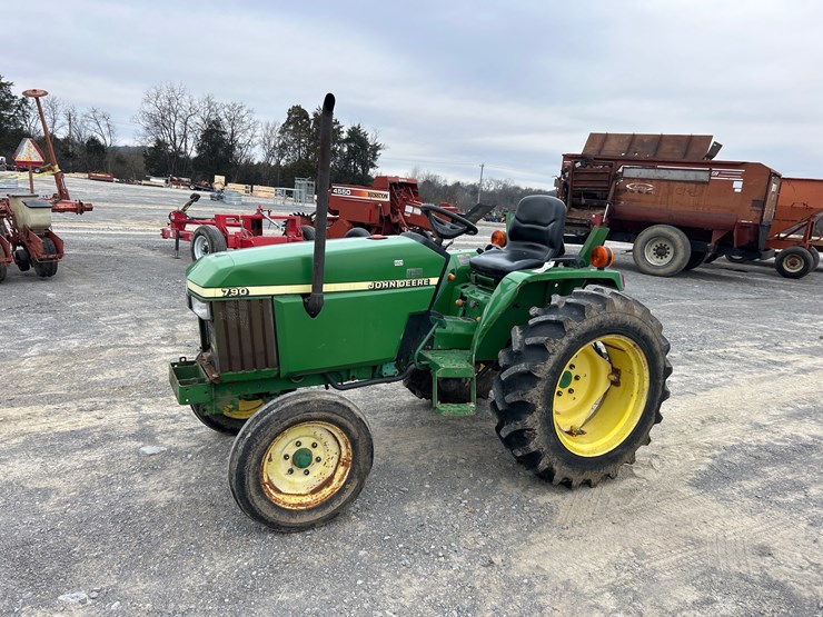 john-deere-790-image-1