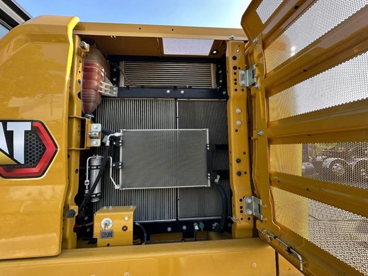 2021-caterpillar-320gc-image-13