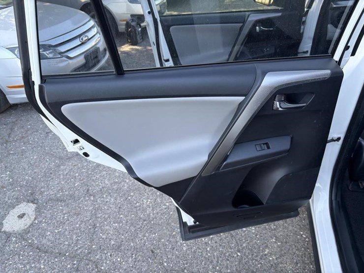 2018-toyota-rav4-image-17