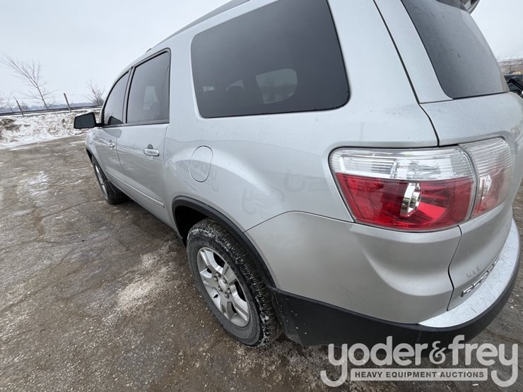 2012-gmc-acadia-image-28