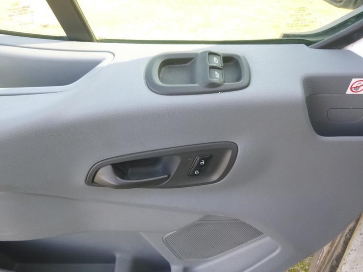 2019-ford-transit-image-16