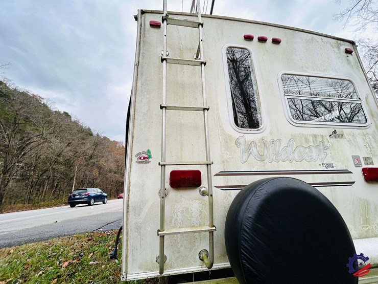 2003-forest-river-wildcat-28rk-t/a-camper-gooseneck-trailer-image-34