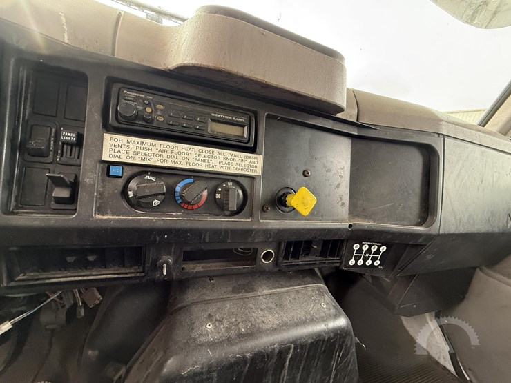 2000-international-4700-image-22