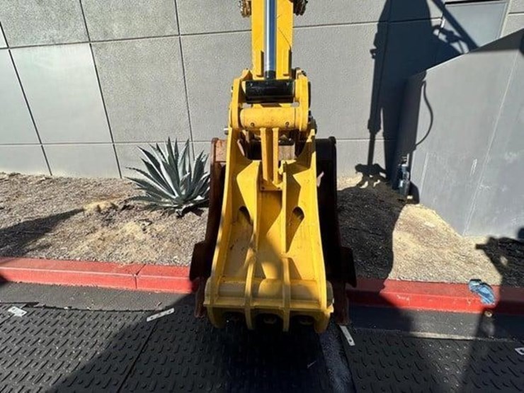 2021-caterpillar-320-image-6