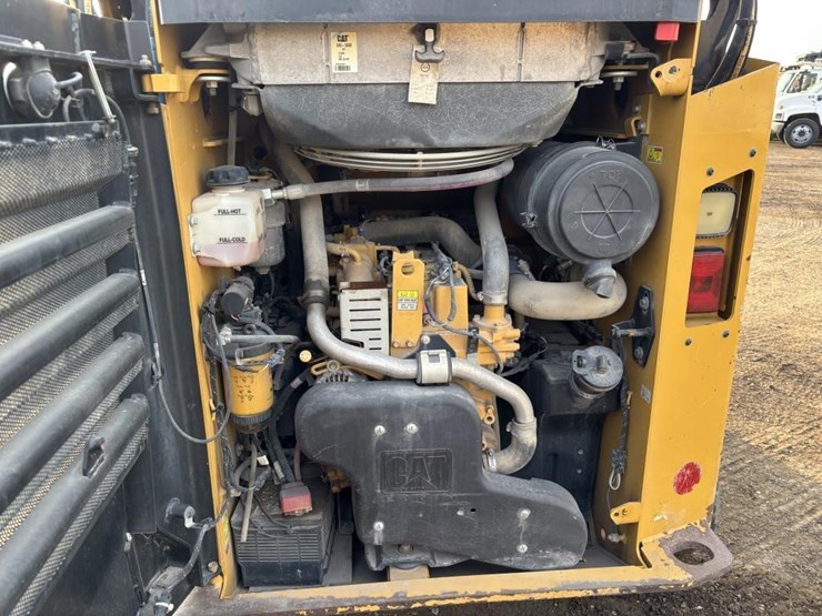 2021-caterpillar-259d3-image-32