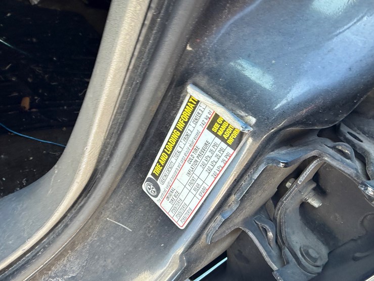 2004-chevrolet-tahoe-image-27