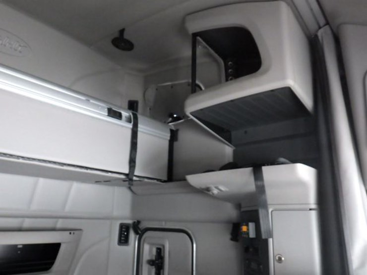 2020-peterbilt-579-image-7
