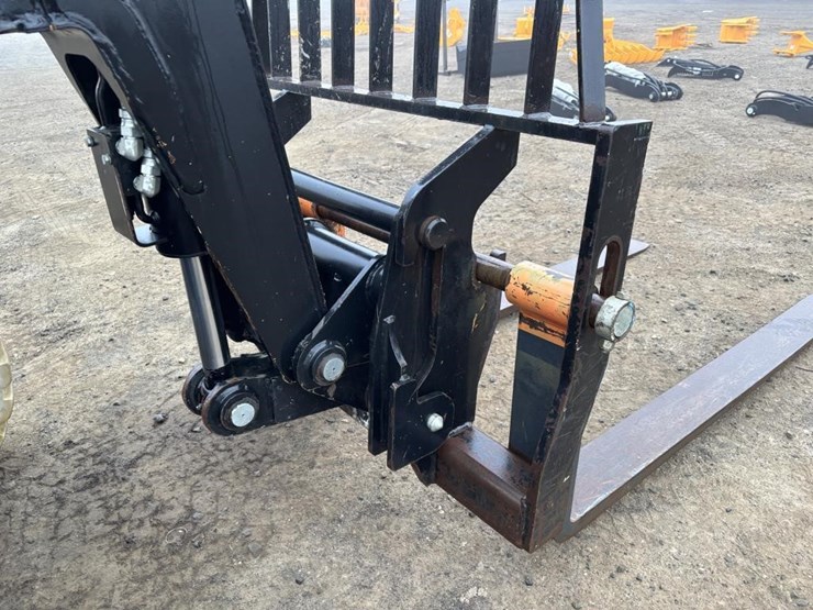 2015-jlg-g5-18a-image-12